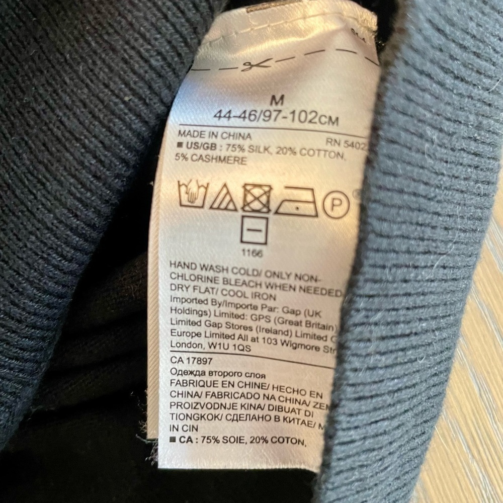 Banana Republic Luxury Blend V Neck Sweater Black - Picture 4 of 6